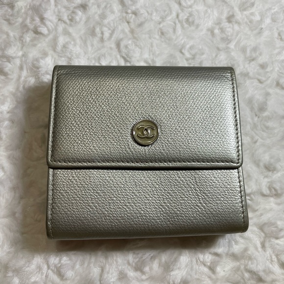 Chanel Sevruga Silver Compact Wallet 🩶 - Picture 3 of 16